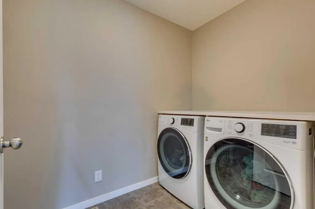 29 Copperpond Parade SE Calgary AB T2Z 5A8