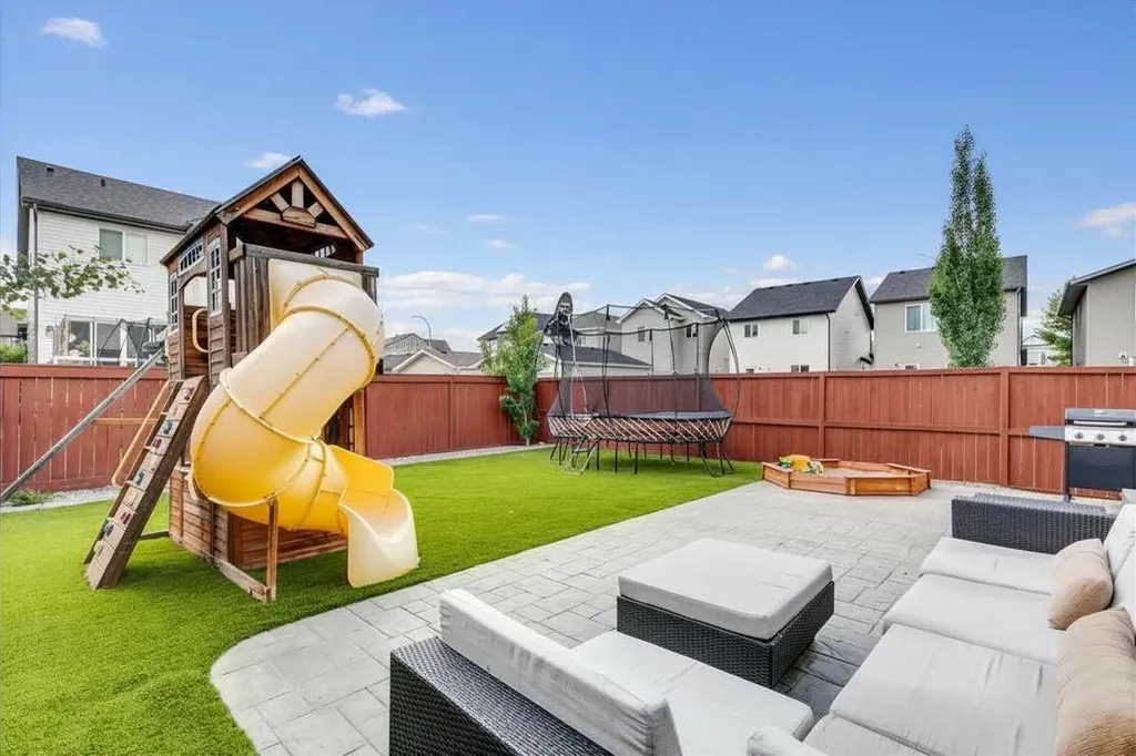 29 Copperpond Parade SE Calgary AB T2Z 5A8