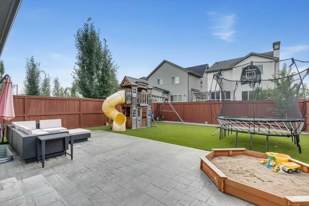 29 Copperpond Parade SE Calgary AB T2Z 5A8