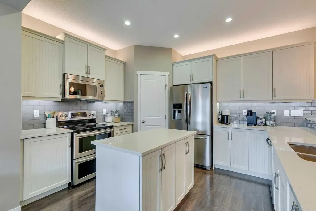 29 Copperpond Parade SE Calgary AB T2Z 5A8