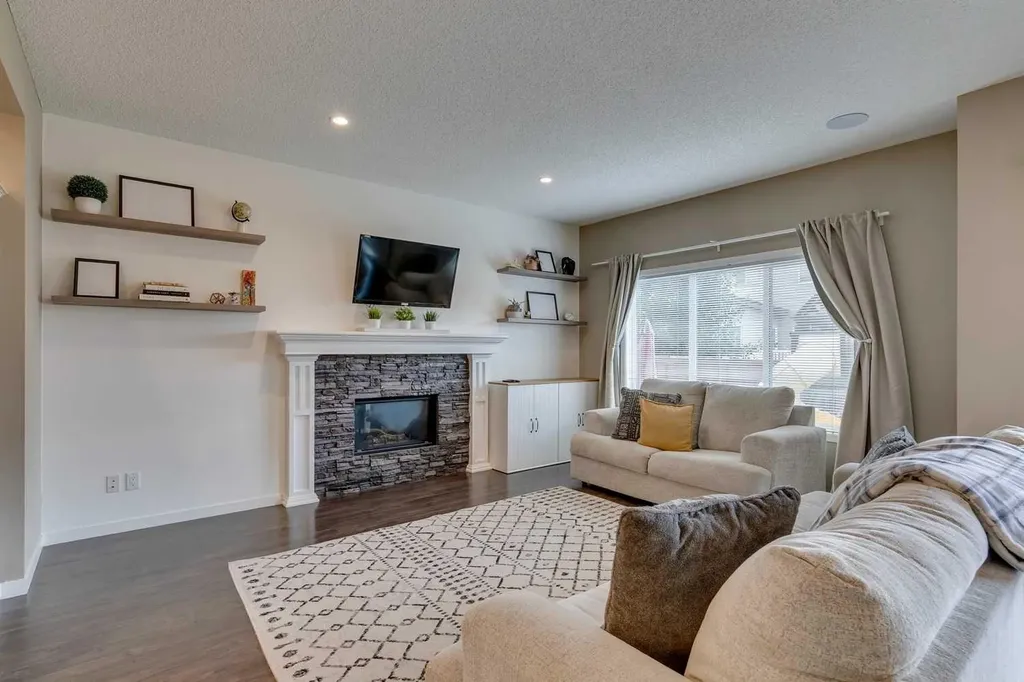 29 Copperpond Parade SE Calgary AB T2Z 5A8