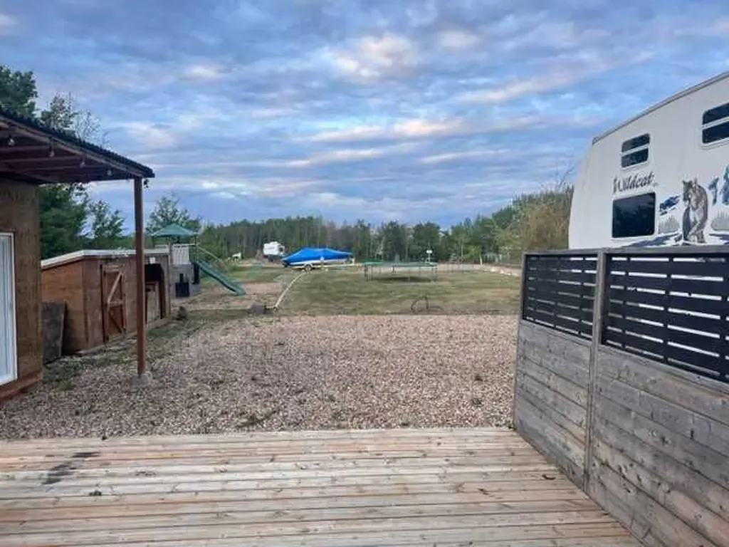 17 Horse Shoe Lane White Sands AB T0C 3B0