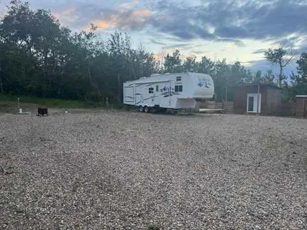 17 Horse Shoe Lane White Sands AB T0C 3B0