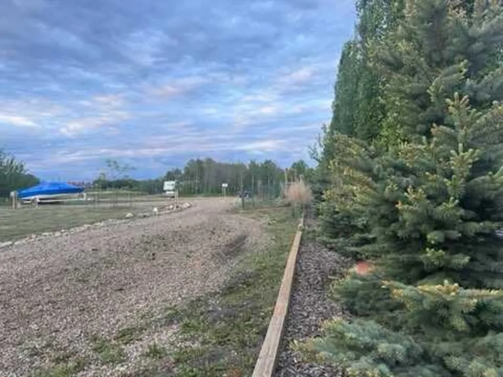 17 Horse Shoe Lane White Sands AB T0C 3B0
