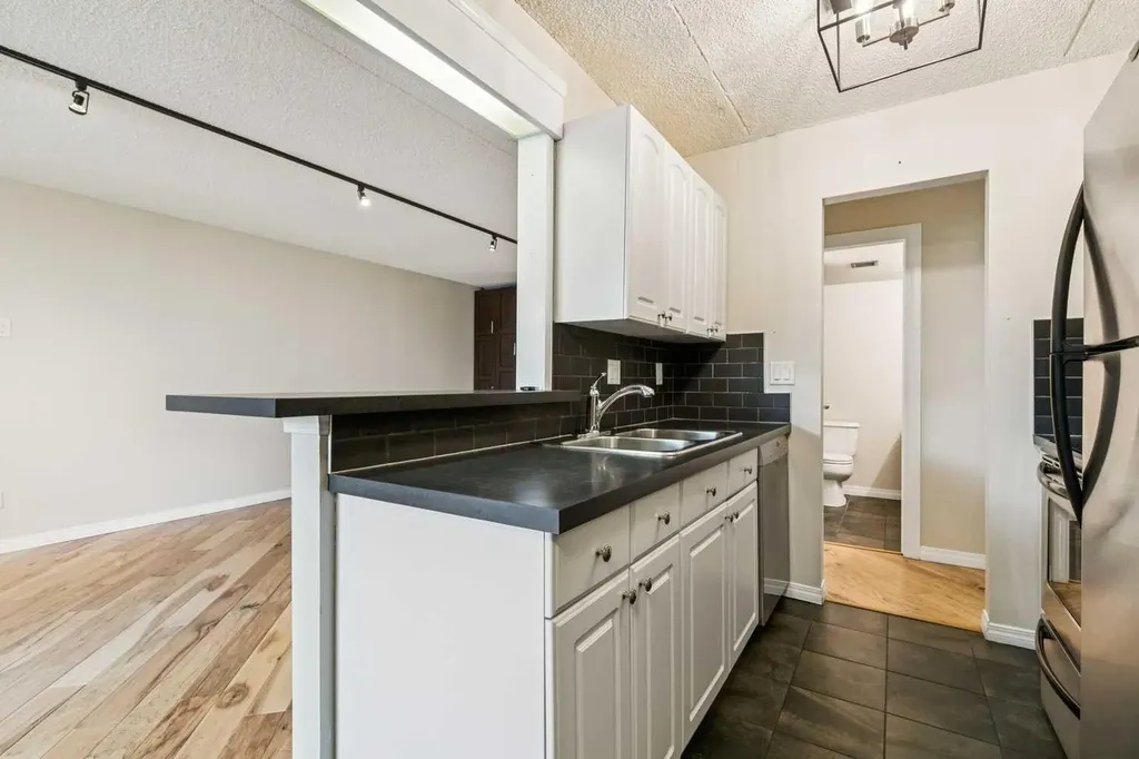 128 15 Avenue SW Calgary AB T2R0P5