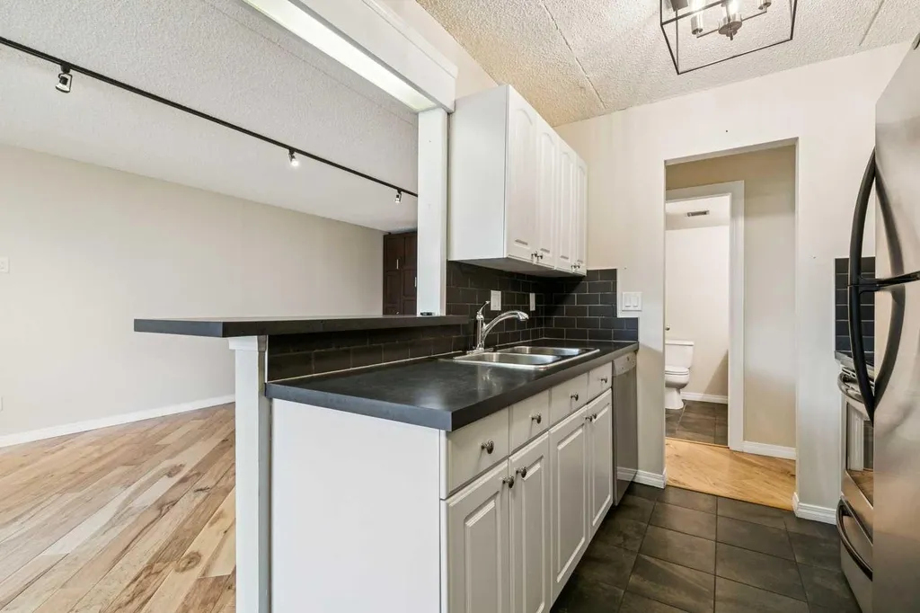 128 15 Avenue SW Calgary AB T2R0P5
