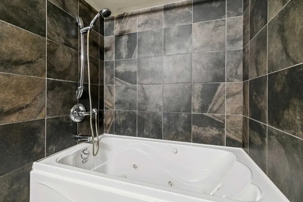 128 15 Avenue SW Calgary AB T2R0P5