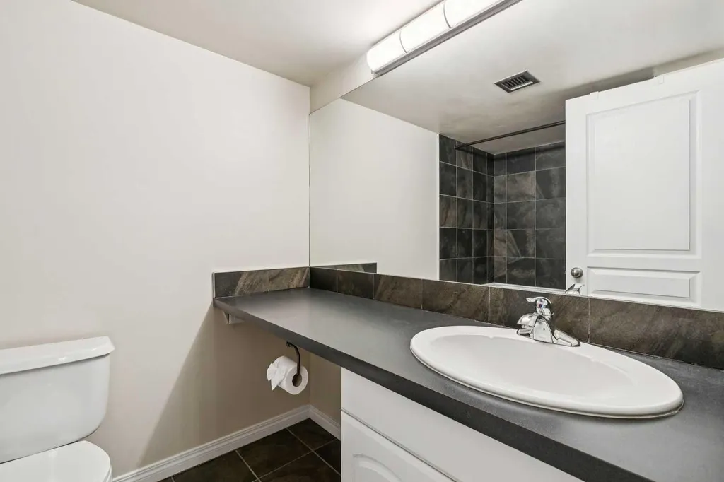 128 15 Avenue SW Calgary AB T2R0P5