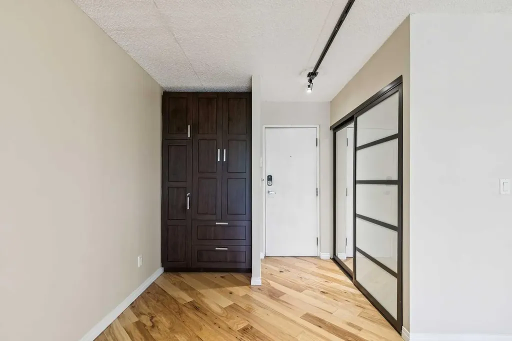 128 15 Avenue SW Calgary AB T2R0P5