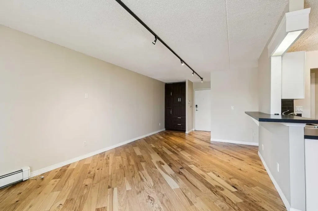 128 15 Avenue SW Calgary AB T2R0P5