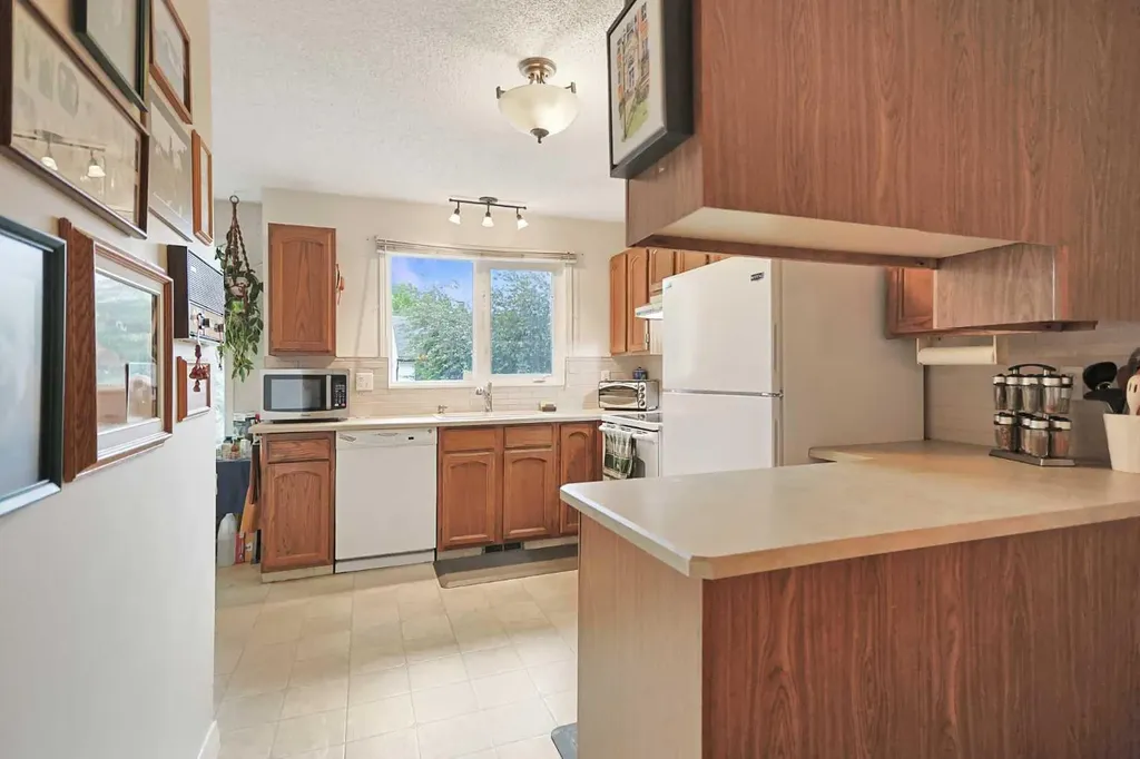 1190 Ranchview Road NW Calgary AB T3G 1Y2