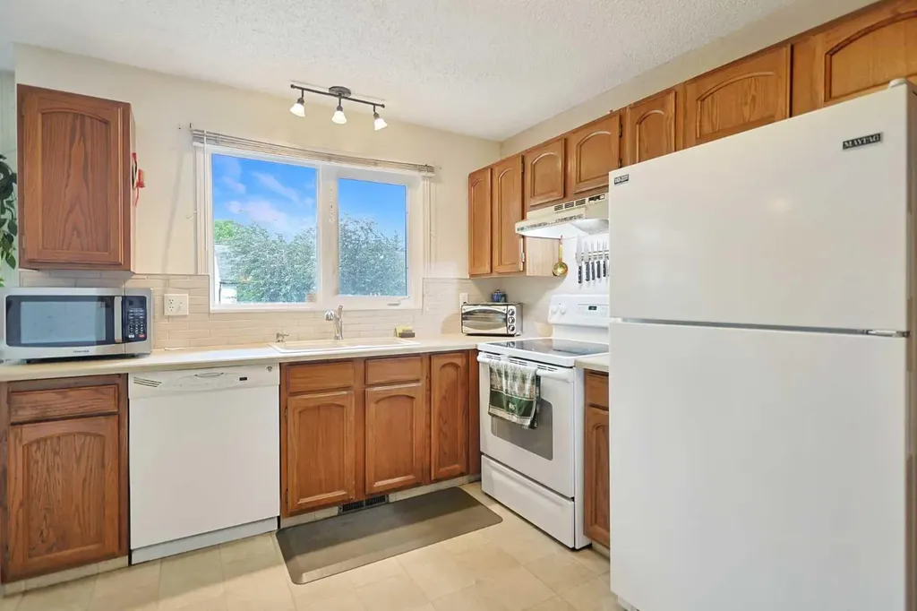 1190 Ranchview Road NW Calgary AB T3G 1Y2