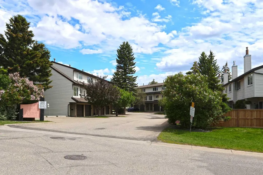 1190 Ranchview Road NW Calgary AB T3G 1Y2