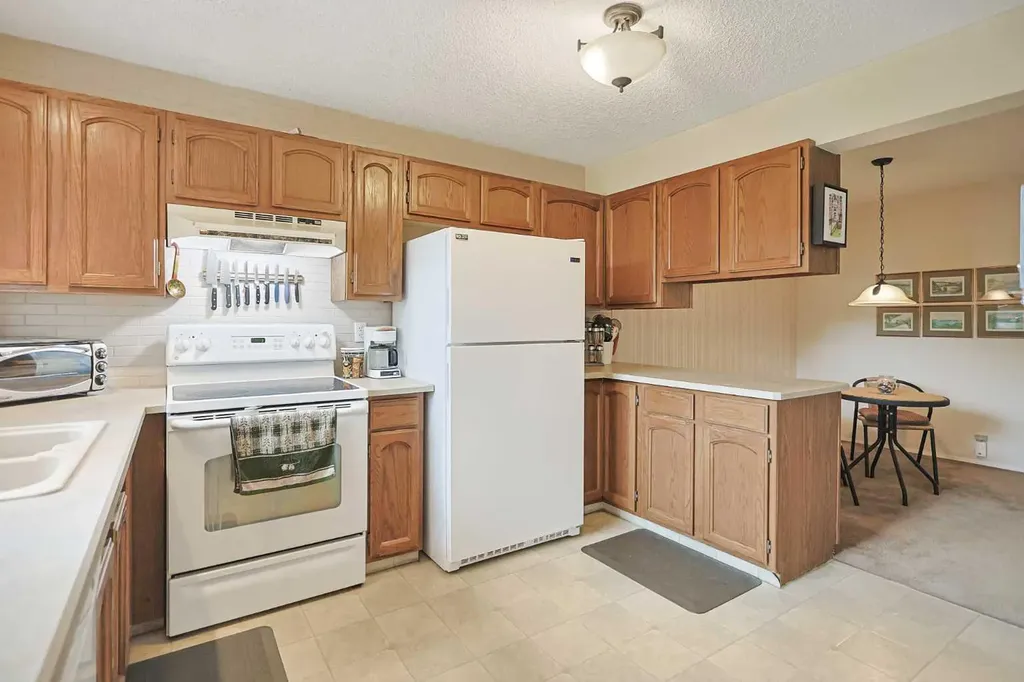 1190 Ranchview Road NW Calgary AB T3G 1Y2