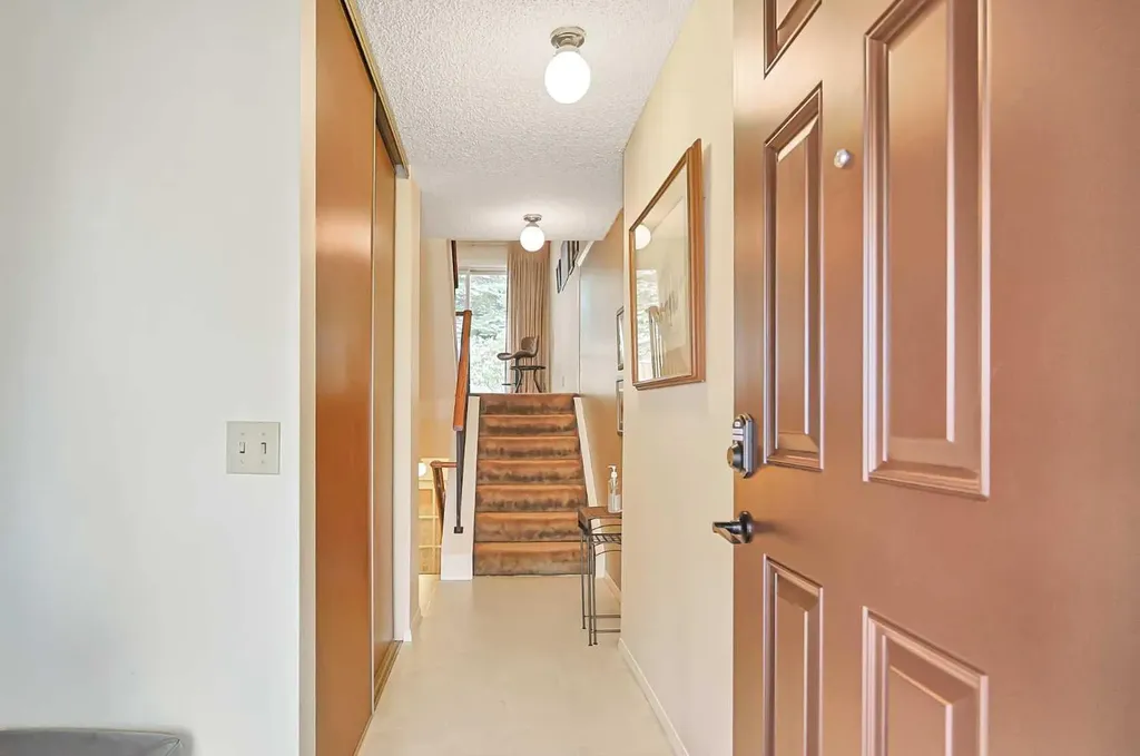 1190 Ranchview Road NW Calgary AB T3G 1Y2