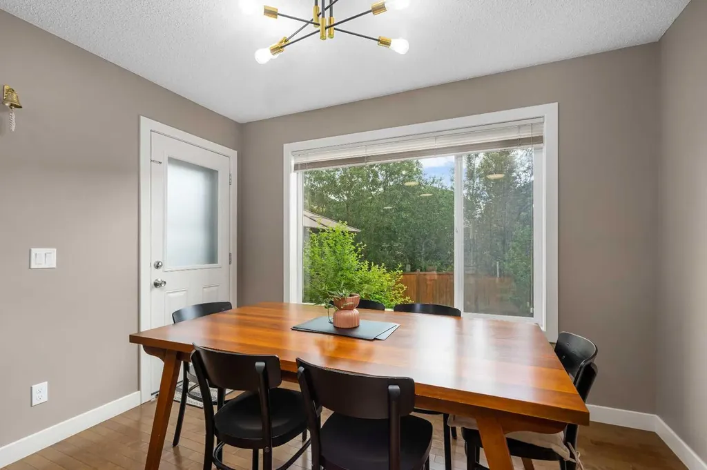 2067 Luxstone Boulevard SW Airdrie AB T4B 0J8