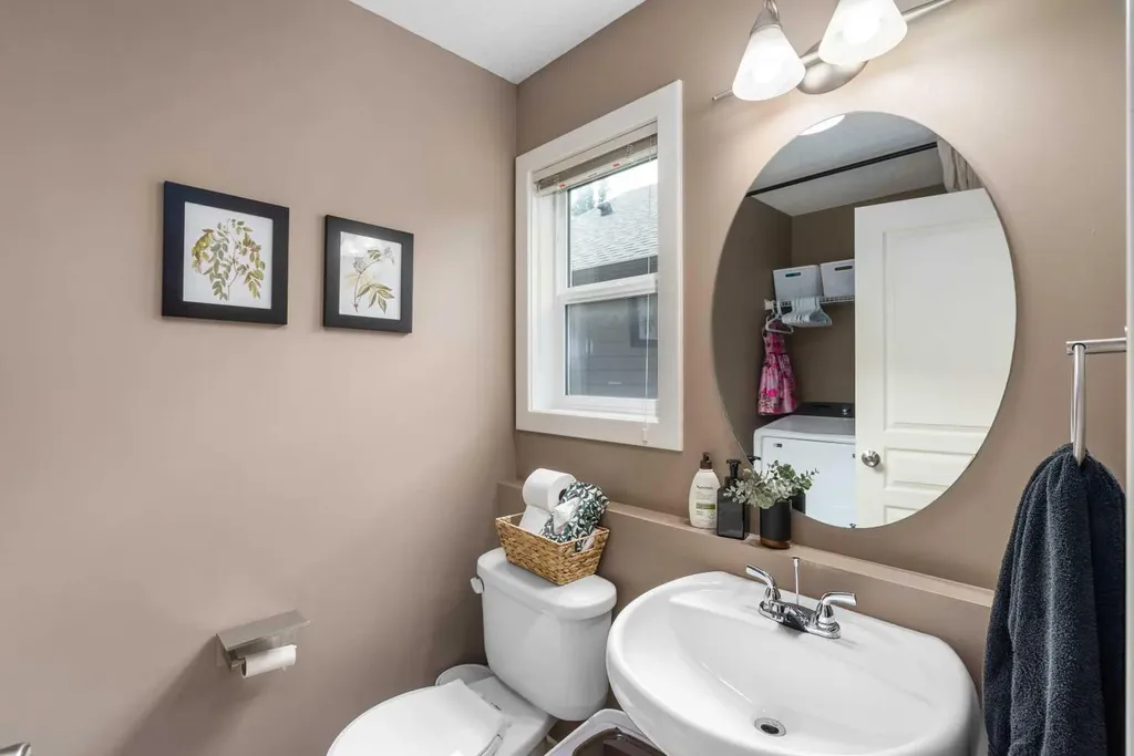 2067 Luxstone Boulevard SW Airdrie AB T4B 0J8