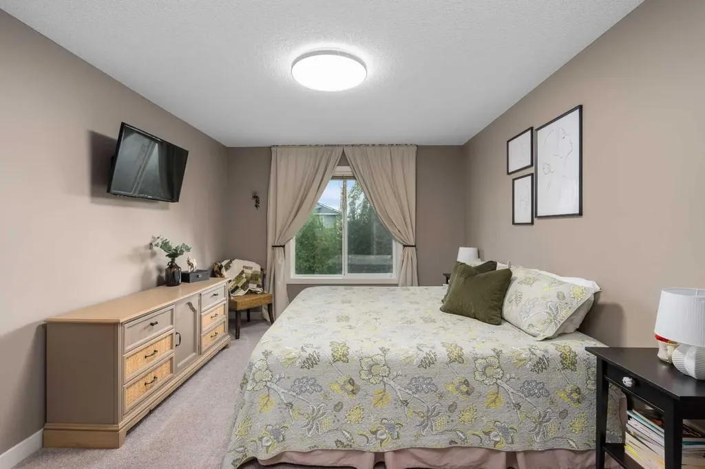 2067 Luxstone Boulevard SW Airdrie AB T4B 0J8