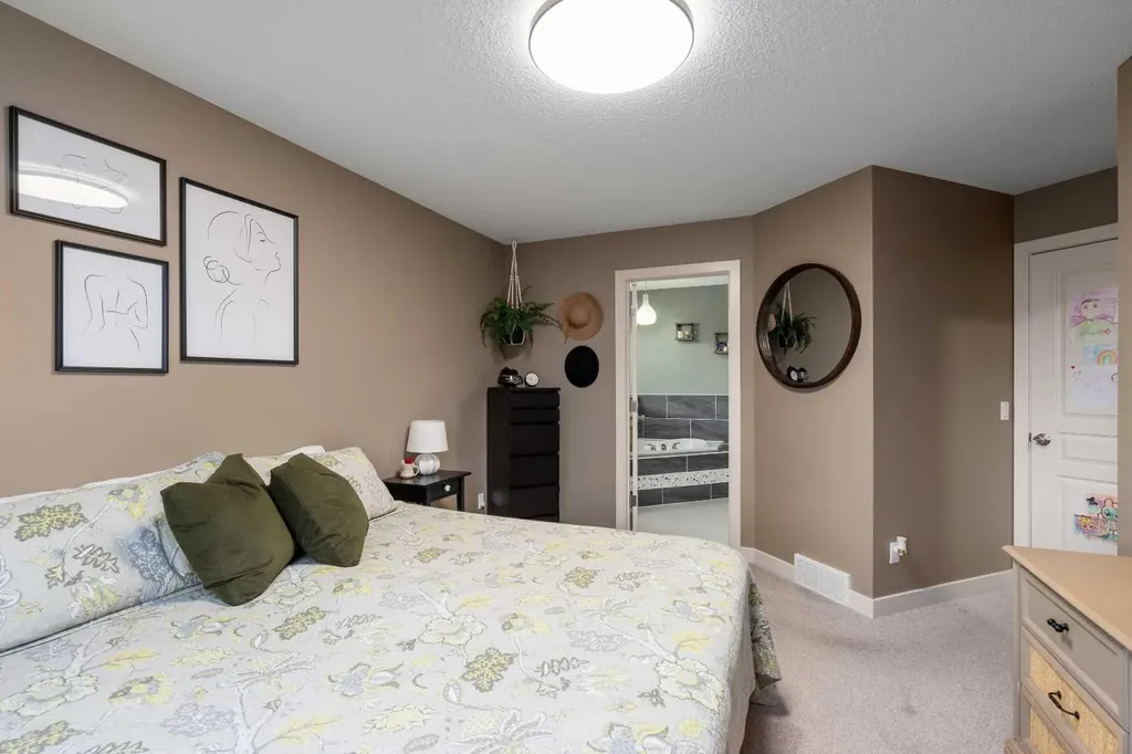 2067 Luxstone Boulevard SW Airdrie AB T4B 0J8