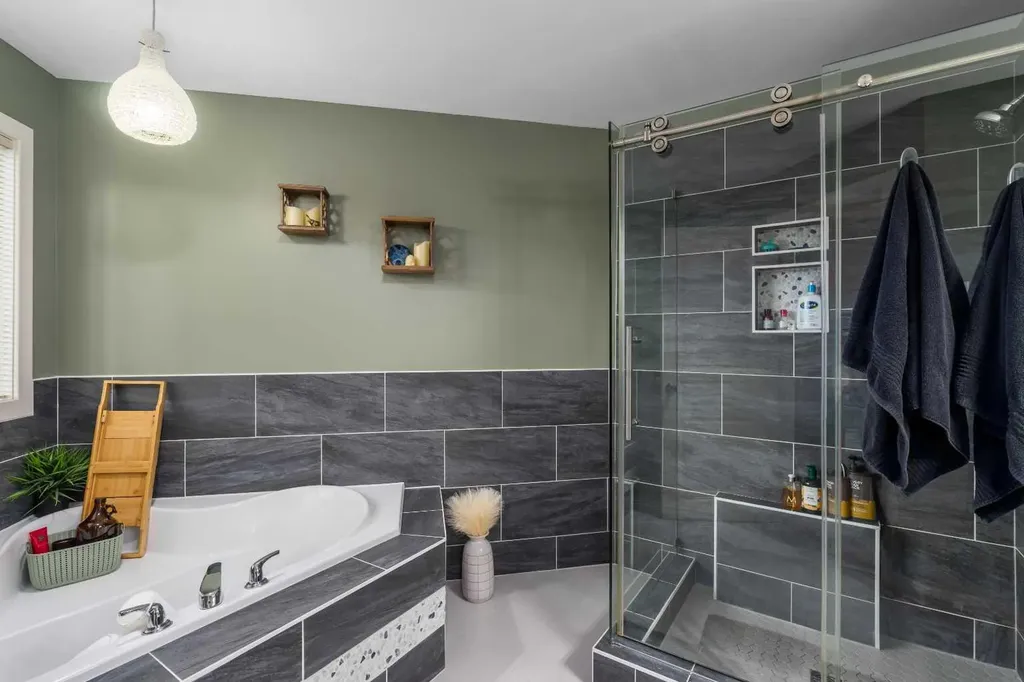 2067 Luxstone Boulevard SW Airdrie AB T4B 0J8