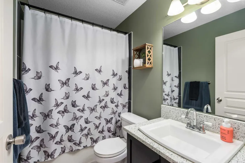 2067 Luxstone Boulevard SW Airdrie AB T4B 0J8