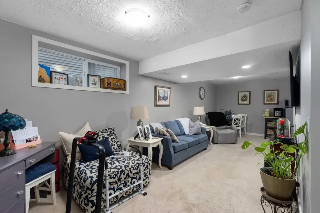 2067 Luxstone Boulevard SW Airdrie AB T4B 0J8