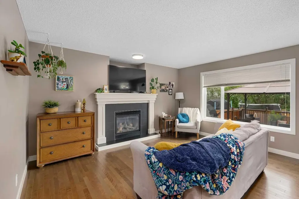 2067 Luxstone Boulevard SW Airdrie AB T4B 0J8