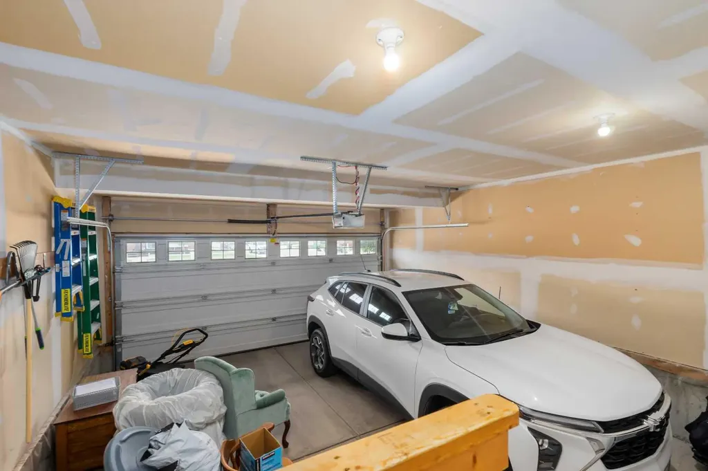 2067 Luxstone Boulevard SW Airdrie AB T4B 0J8