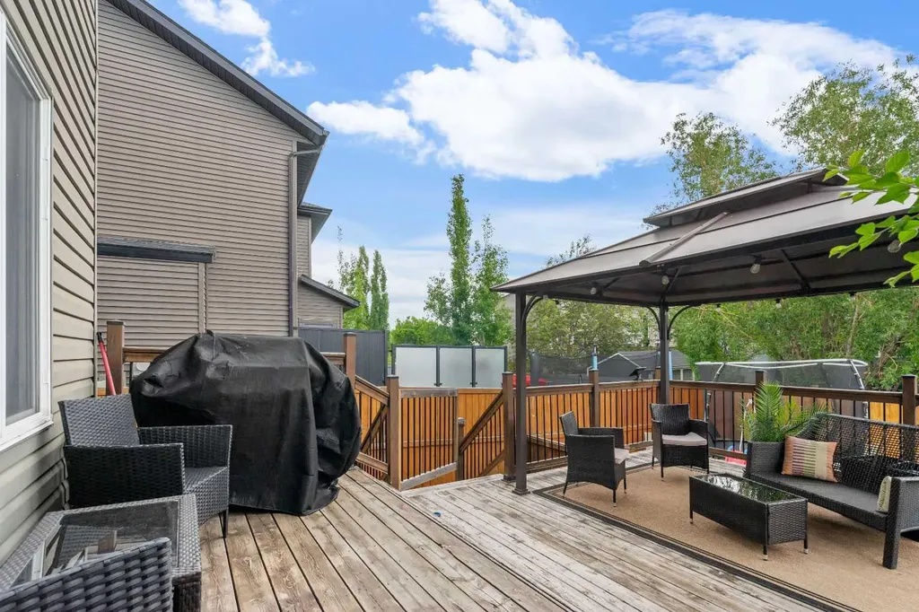 2067 Luxstone Boulevard SW Airdrie AB T4B 0J8