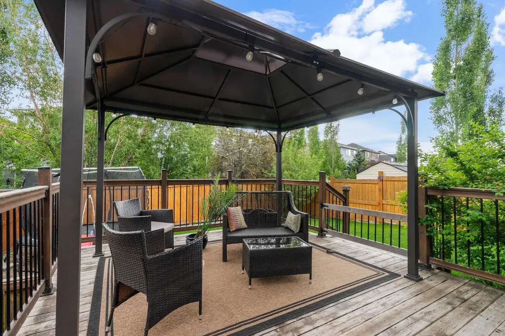 2067 Luxstone Boulevard SW Airdrie AB T4B 0J8
