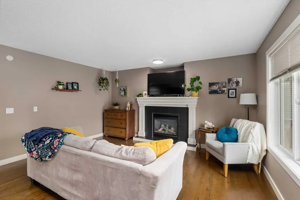 2067 Luxstone Boulevard SW Airdrie AB T4B 0J8