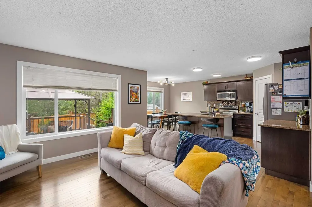 2067 Luxstone Boulevard SW Airdrie AB T4B 0J8