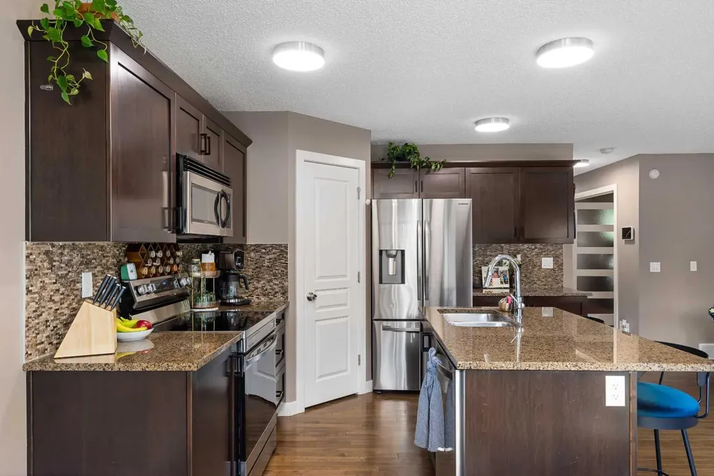 2067 Luxstone Boulevard SW Airdrie AB T4B 0J8