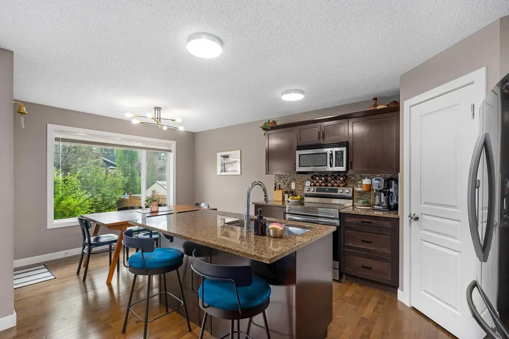 2067 Luxstone Boulevard SW Airdrie AB T4B 0J8