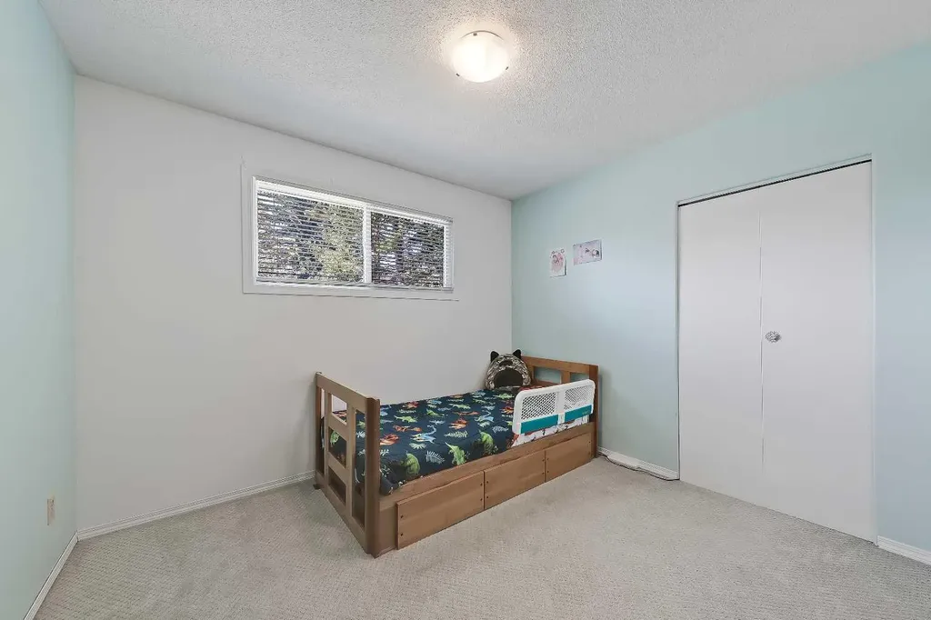 4315 Charleswood Drive NW Calgary AB T2L 2E3