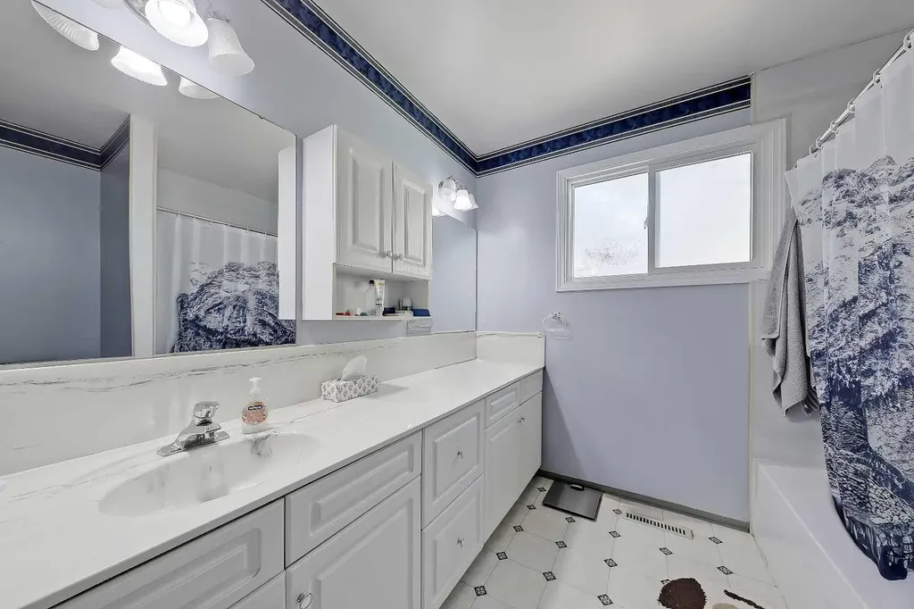 4315 Charleswood Drive NW Calgary AB T2L 2E3
