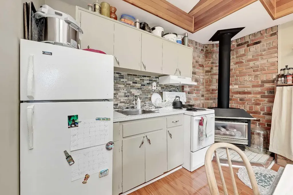 4315 Charleswood Drive NW Calgary AB T2L 2E3