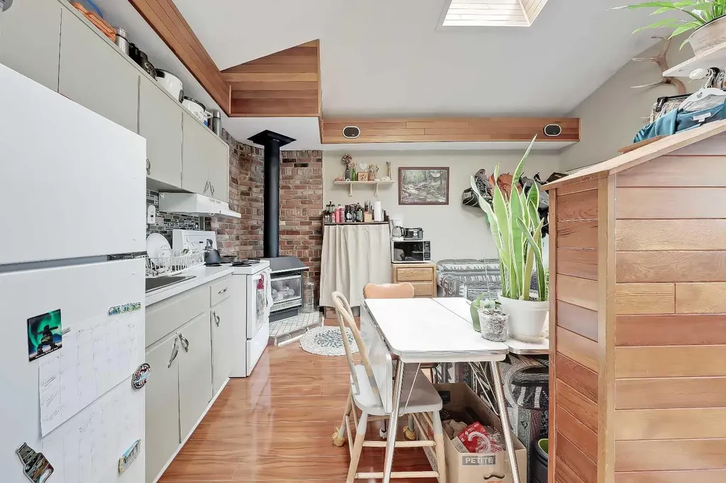 4315 Charleswood Drive NW Calgary AB T2L 2E3