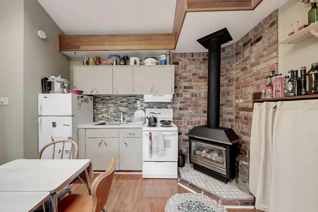 4315 Charleswood Drive NW Calgary AB T2L 2E3