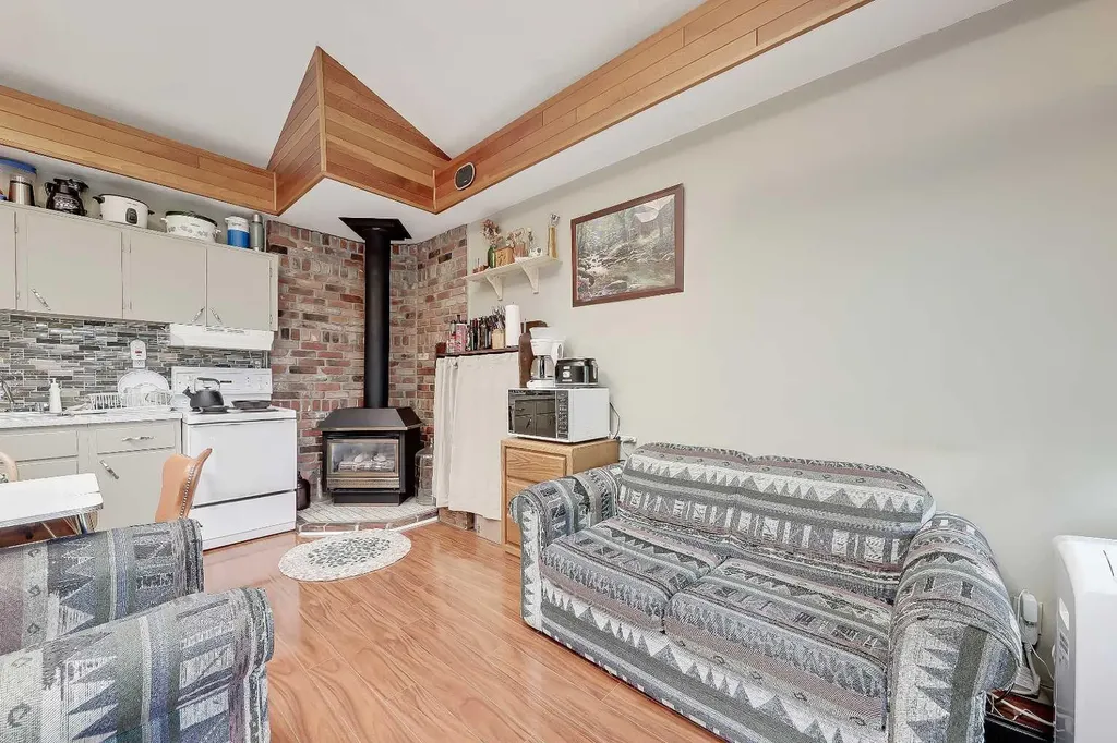 4315 Charleswood Drive NW Calgary AB T2L 2E3