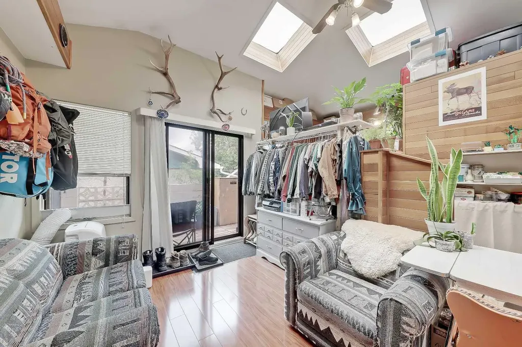 4315 Charleswood Drive NW Calgary AB T2L 2E3