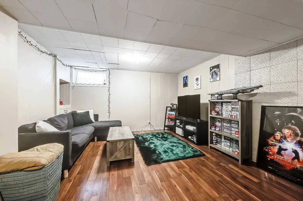 4315 Charleswood Drive NW Calgary AB T2L 2E3