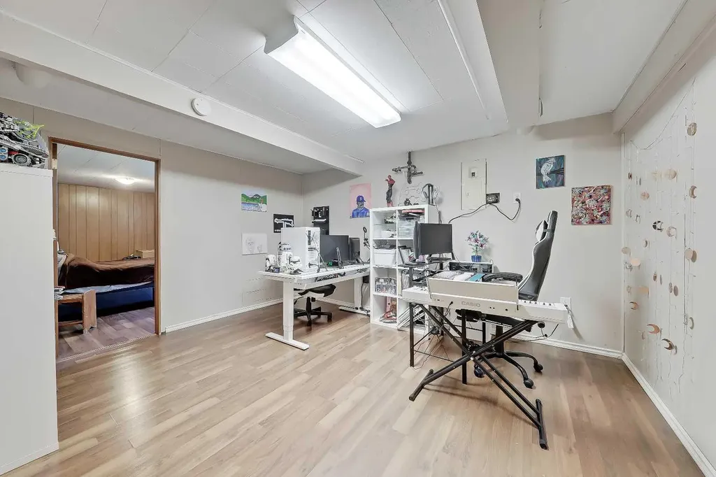 4315 Charleswood Drive NW Calgary AB T2L 2E3