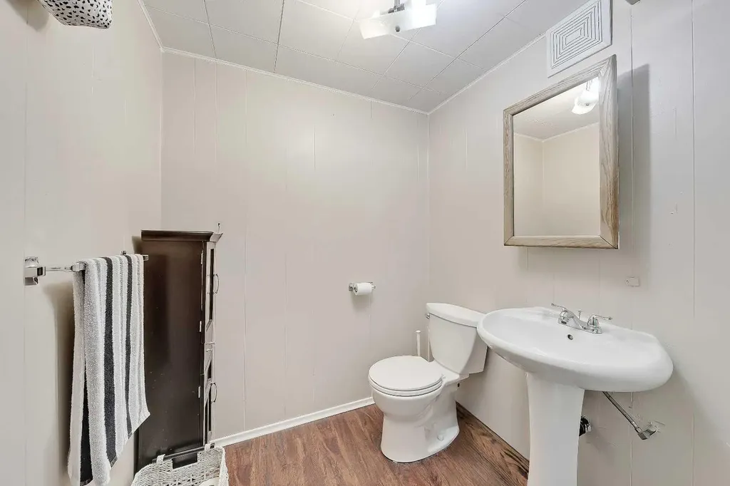 4315 Charleswood Drive NW Calgary AB T2L 2E3