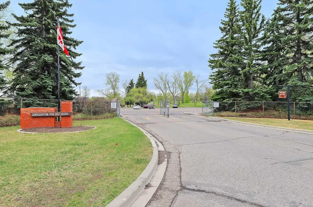 4315 Charleswood Drive NW Calgary AB T2L 2E3