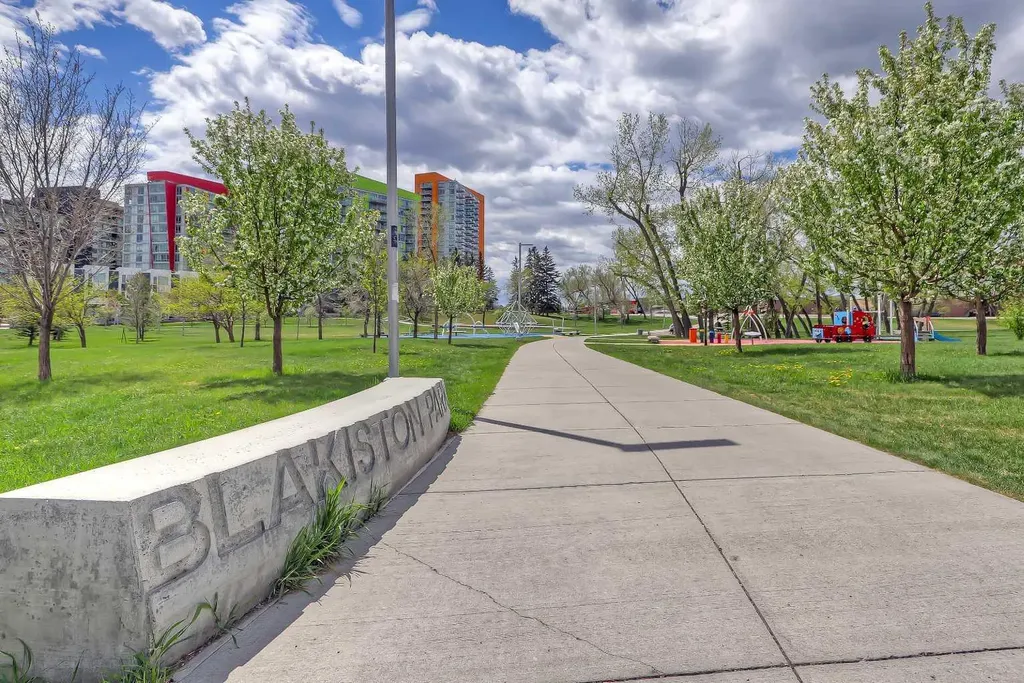 4315 Charleswood Drive NW Calgary AB T2L 2E3