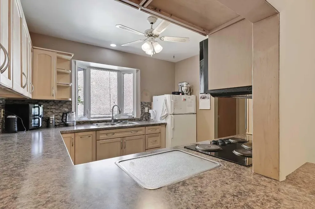 4315 Charleswood Drive NW Calgary AB T2L 2E3