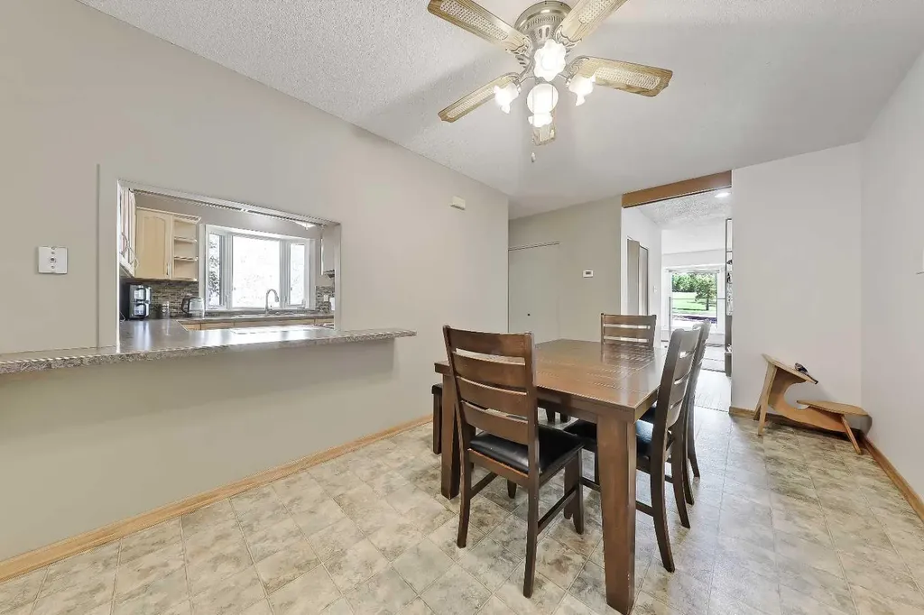 4315 Charleswood Drive NW Calgary AB T2L 2E3