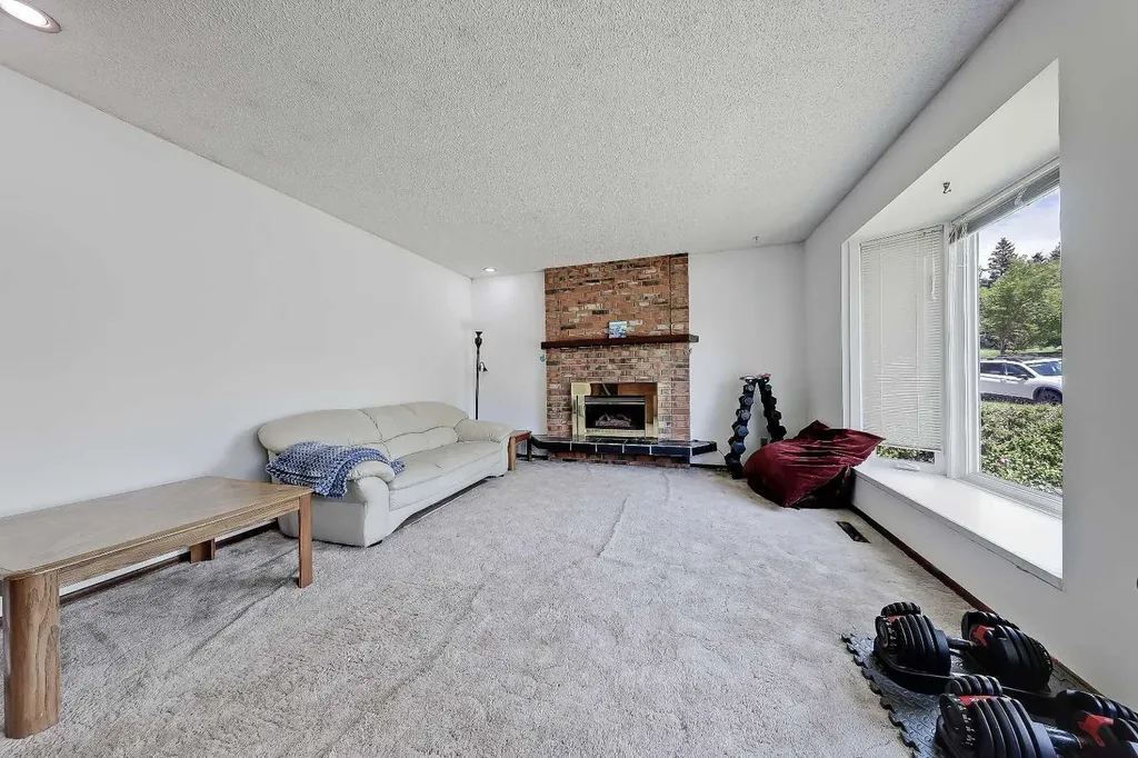 4315 Charleswood Drive NW Calgary AB T2L 2E3