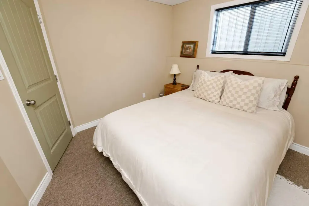 11293 76 Avenue Grande Prairie AB T8W 0G3